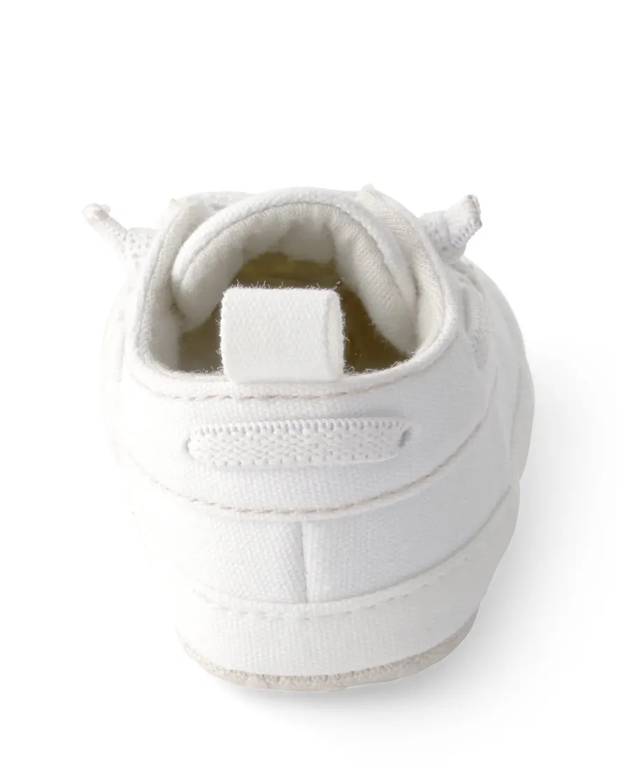 Outra vista de Mocassim bebê pespontado - branco