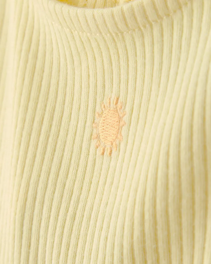 Outra vista de Vestido bebê canelado com bordado sol - amarelo